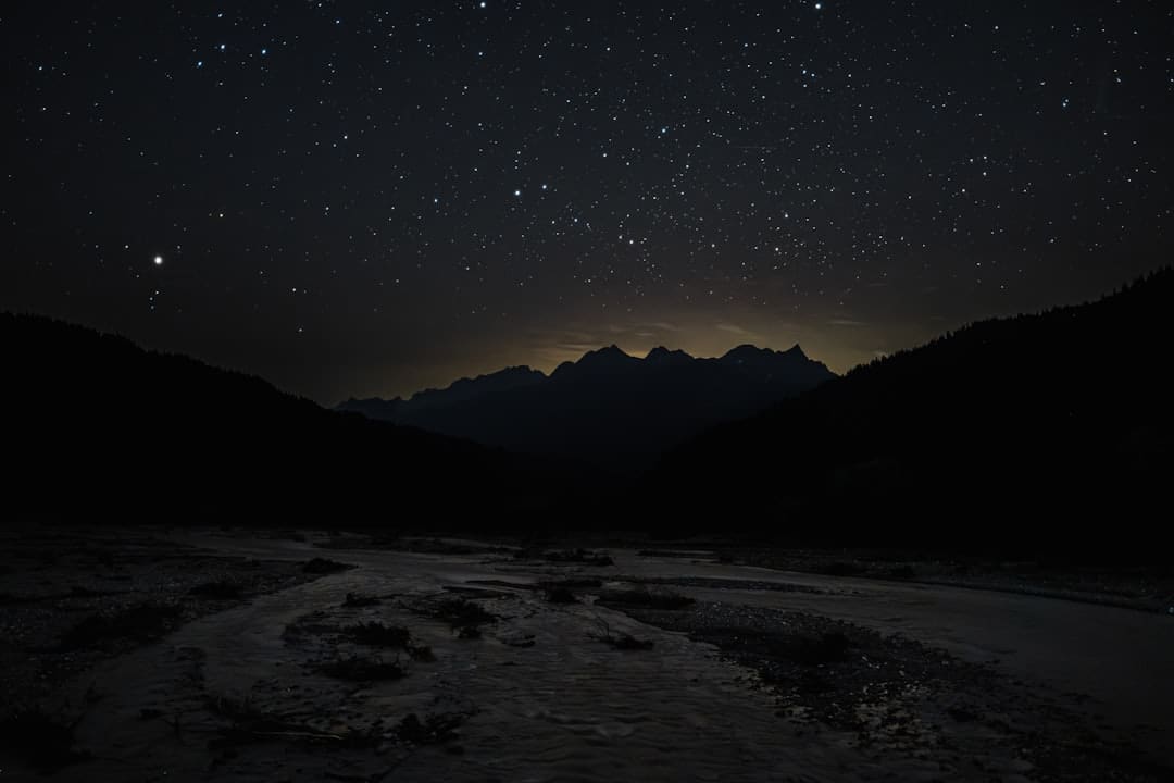 暑期“旅行专列”，让远方有景更有诗意
